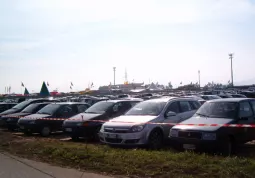 16 Auto nel parcheggio del circuito In due giorni circa7000 spettatori.JPG